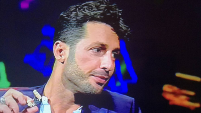 Fabrizio Corona prende di mira Ilary Blasi per l'accento romano: 'A caciottara'.