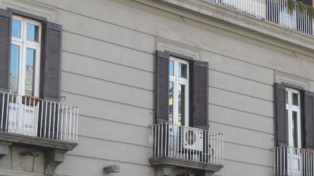 Napoli, lo storico Caff&egrave; Gambrinus vieta ingresso a non vedente con cane: multato