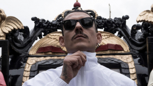 Noyz Narcos, rapper tra i pi&ugrave; rispettati d'Italia.