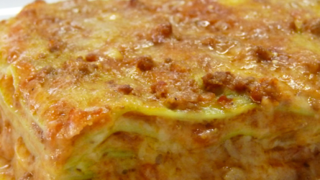 Lasagna con crema di zucca, salsiccia e provola