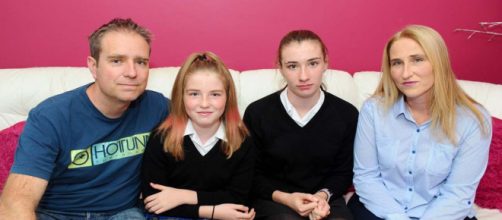 A family was shopping at Lidl when the cashier refused to sell them gin. [image @NationalUKNews/Twitter]