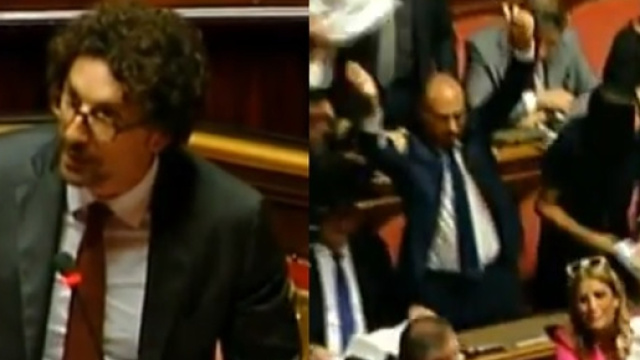 Toninelli si rivolge agli studenti e in Senato si scatena la bagarre (Ph. Youtube)