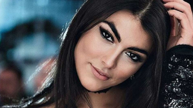 Gossip, Giulia Salemi nella bufera per un video 'hot' a Super Shore: la madre la difende.
