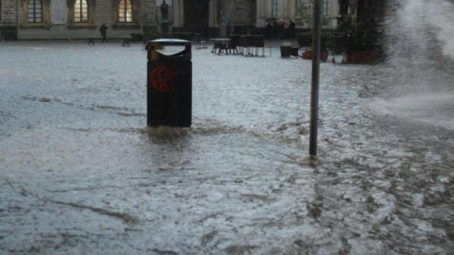 Nubifragio nel Catanese: allagamenti e strade chiuse. Non ci sono feriti.