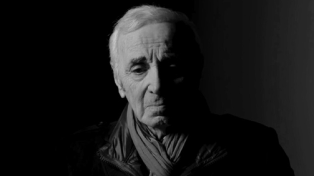 Charles Aznavour : apr&egrave;s son d&eacute;c&egrave;s, sa famille s'oppose &agrave; un hommage national