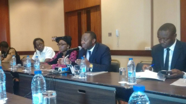 Le comit&eacute; Veille civique citoyenne avec Morgan Palmer (c) Odile Pahai