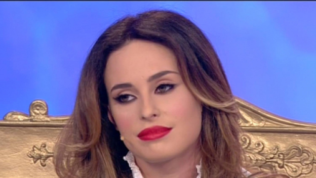 Uomini e Donne, nuova frecciatina di Raffaella contro Sara: 'Uso il cappuccio anche io'