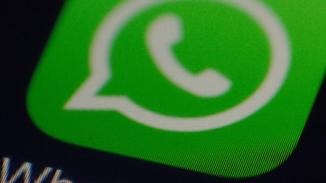 Whatsapp permette di capire se il partner ci tradisce.