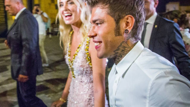 Chiara Ferragni-Fedez: polemiche per una festa di compleanno in un supermercato con spreco di cibo e bevande.