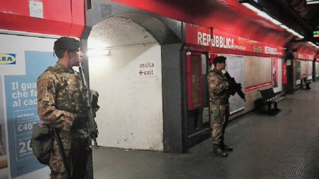 Metropolitana Roma, stazione Repubblica - Crolla scala metro