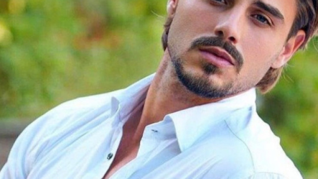 Monte esce dalla casa per motivi di salute