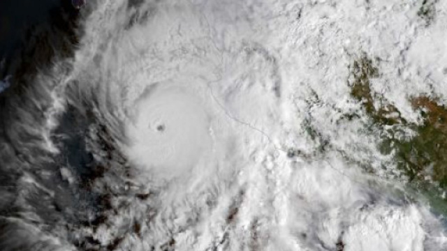 Sta per abbattersi l'uragano Willa sulle coste del Messico.