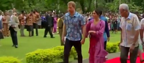 Meghan Markle and Harry land in Fiji. - [The Sun / YouTube screencap]
