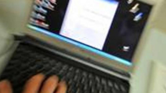 Adescava 12enni in chat. Arrestato a Vittoria