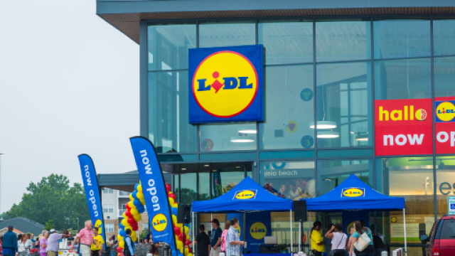 In un supermercato inglese della nota catena discount Lidl un acquirente ha trovato un topo in un pacco di riso precotto.