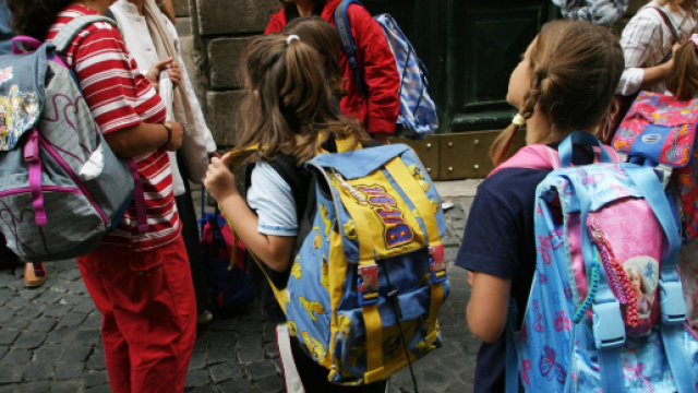 Scuola, in Francia i bimbi ci andranno prima: obbligo a partire ... - fanpage.it