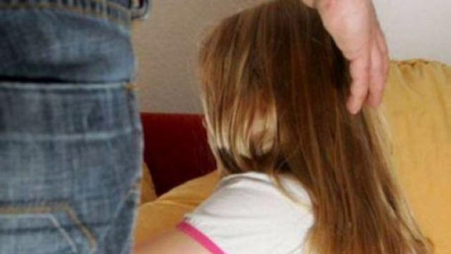 Alatri, un pap&agrave; violenta l'amichetta della figlia