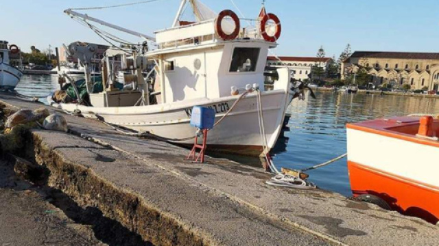 I danni del terremoto nel porto di Zante, in Grecia