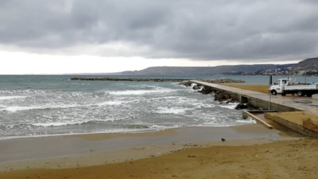 Il lungomare di Crotone dopo la recente ondata di maltempo