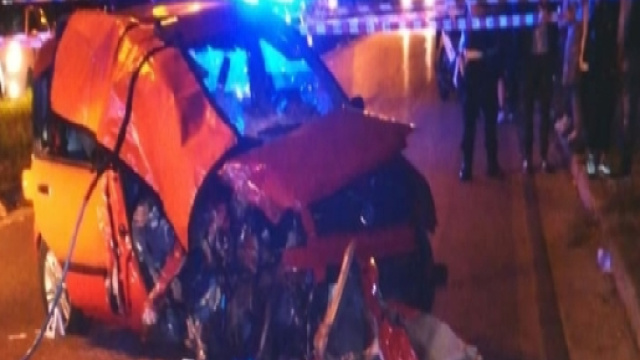 Sangue sulle strade di Napoli: auto sbanda e finisce contro il muro, muore 17enne - Il Mattino