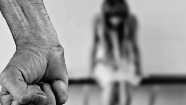 Brindisi, aggredisce la madre con calci e pugni: denunciato 17enne di Tuturano, nel brindisino