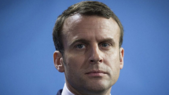 Emmanuel Macron chute dans tous les sondages