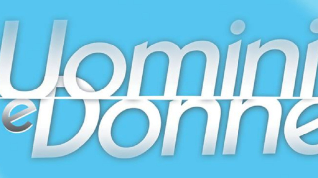 Uomini e Donne, spoiler trono over: enise e Caterina litigano per Sebastiano, volano bottigliette e pure uno schiaffo
