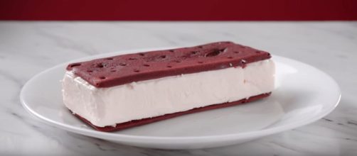 Ice Cream Sandwich Maker [Source: Vat19 - YouTube]