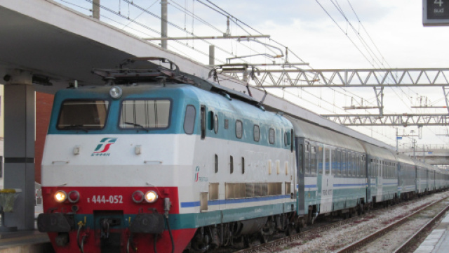 Brindisi, tragedia in stazione: 30enne muore travolto da un treno