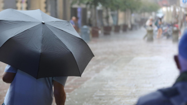 Maltempo, a Bacoli esplode collettore fognario: citt&agrave; sommersa dai liquami