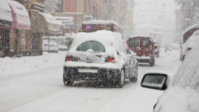 Maltempo, in Francia fermi 2000 veicoli per la neve