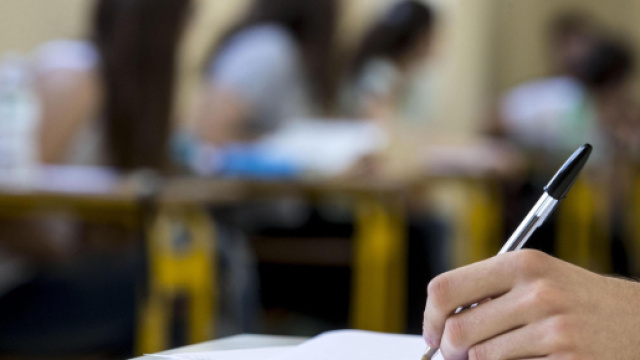 Una docente &egrave; stata aggredita con delle sedie da alcuni alunni.