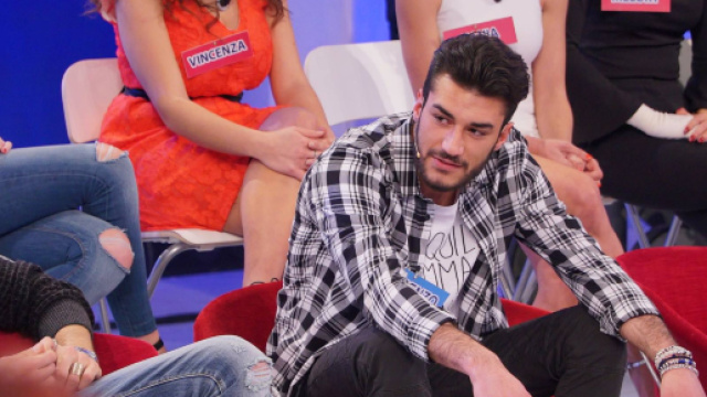 Uomini e donne, Lorenzo fa infuriare Maria