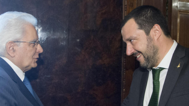 A destra: Matteo Salvini. A sinistra: Sergio Mattarella (immagine via Google)