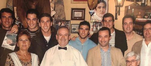 Sergio Ramos e Iker Casillas, entre otros, en Casa Gregorio en 2007. / INSTAGRAM