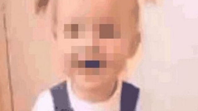 Inghilterra, madre e patrigno costringono bimba a dormire a testa in gi&ugrave;: muore a 19 mesi
