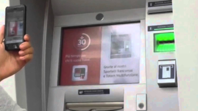 Il reddito di cittadinanza dovrebbe essere erogato attraverso un normale bancomat.