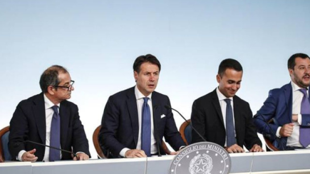 Reddito di cittadinanza per chi risiede in Italia da almeno 10 anni.