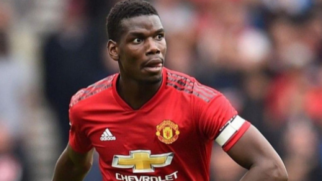 Paul Pogba traverse une p&eacute;riode difficile &agrave; Manchester, mais ne bougera pas selon Raiola