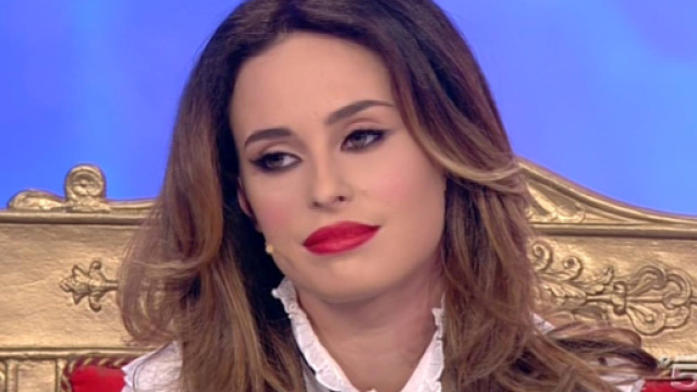 Uomini e donne gossip: Sara ha mentito a tutti, ma Maria De Filippi le concede un'altra possibilit&agrave;.