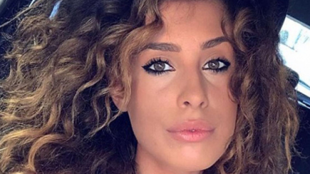 Gossip: Sara Affi Fella riappare sui social network tra le braccia di un'amica.