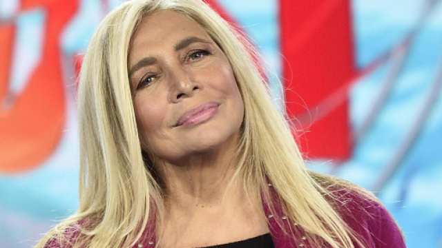 Mara Venier colpita dall'influenza: l'annuncio su Instagram