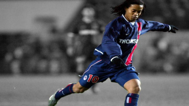 Ronaldinho ○ Crazy Skills Show ○ PSG 2001-2003 - YouTube - youtube.com