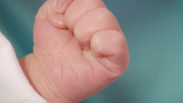 Stupra un neonato di due settimane: pedofilo sorvegliato 24 ore per proteggerlo dagli altri detenuti - Leggo.it