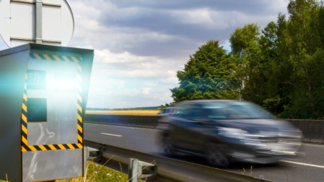 Belgio, beccato a 914 km/h dall'autovelox: ma &egrave; un errore del dispositivo
