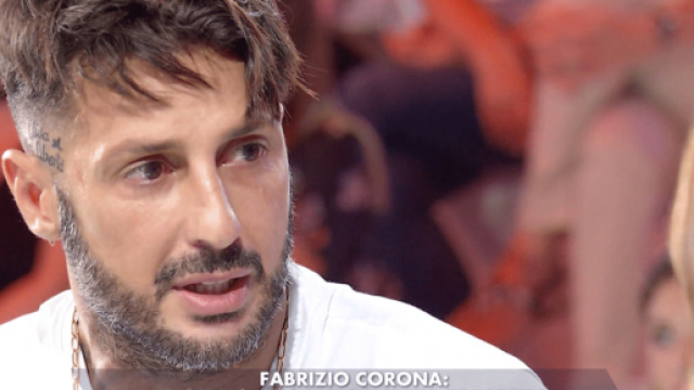 Fabrizio Corona dopo aver visto il GF: 'Ho avuto strani impulsi di combinare guai'.