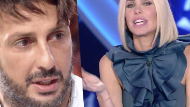 Alfonso Signorini sull'ingresso di Corona