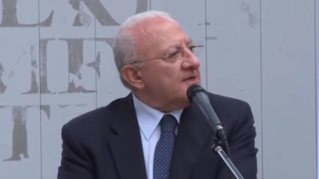 Il governatore della Campania attacca duramente il Movimento Cinque Stelle