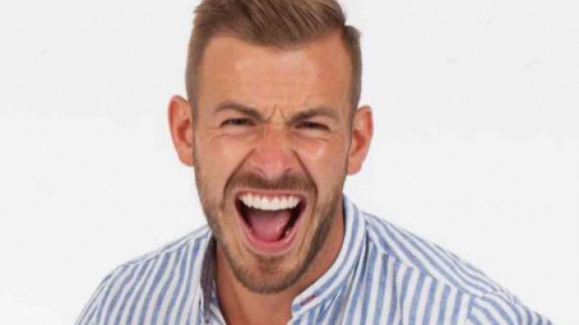 Julien Bert explique ce qu'il s'est r&eacute;ellement pass&eacute; pendant la sc&egrave;ne coup&eacute;e apr&egrave;s le jeu des probl&egrave;mes.