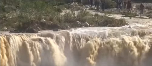 Jordan flash floods kill 11 and force tourists to flee. [Image source/Press TV YouTube video]